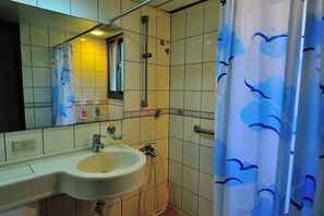 Standard Double Room | Bathroom | Shower, free toiletries, hair dryer, slippers - Feng Mao Lin Zh (Jincheng)