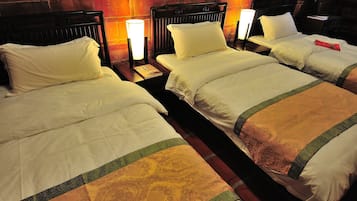 Standard-huone (6-Person) | Työpöytä, pimennysverhot, ilmainen Wi-Fi, vuodevaatteet