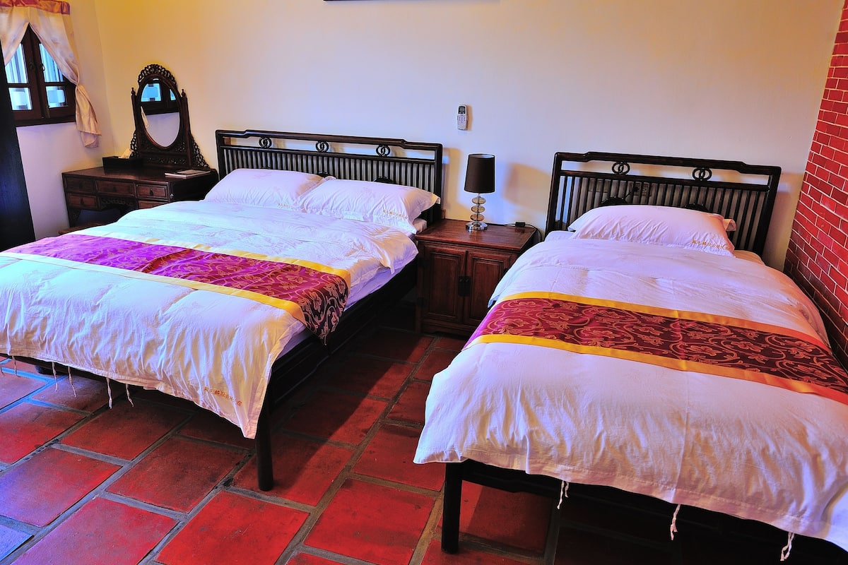 Desk, blackout curtains, free WiFi, bed sheets