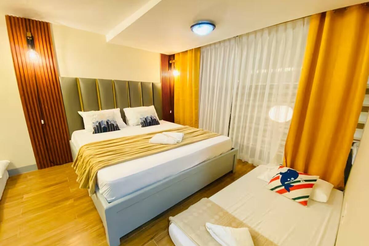 Loft, 1 Bedroom, Ensuite | Desk, laptop workspace, blackout drapes, iron/ironing board (on request)