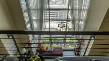 Panoramic Loft, 2 Bathrooms, Mountain View | Individually decorated, individually furnished, desk, laptop workspace