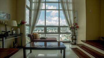 Panoramic Loft, 2 Bathrooms, Mountain View | Living area | 32-inch LCD TV with cable channels, TV, Netflix