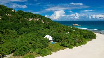 1 bedroom, premium bedding, free minibar items, in-room safe