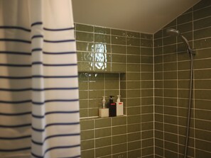 Double Room | Bathroom shower - Eridu Cafe n Beds (Seogwipo)