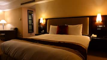 Royal Double Room | Minibar, in-room safe, desk, laptop workspace