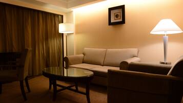 Minibar, in-room safe, desk, laptop workspace