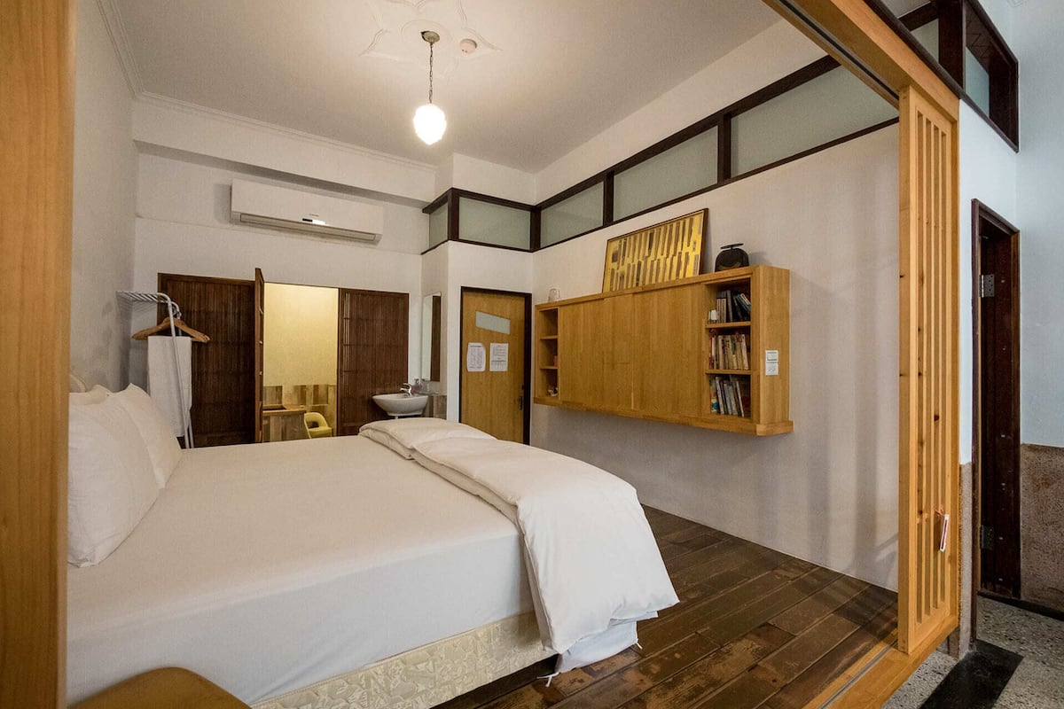 Romantic Suite, 1 Bedroom, Bathtub, City View | Egyptian cotton sheets, premium bedding, down comforters