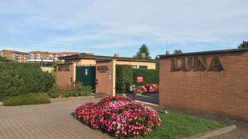 Pintu masuk properti