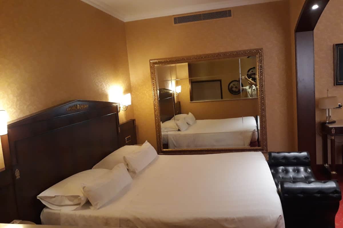 suite | 1 bedroom, down duvets, minibar, in-room safe