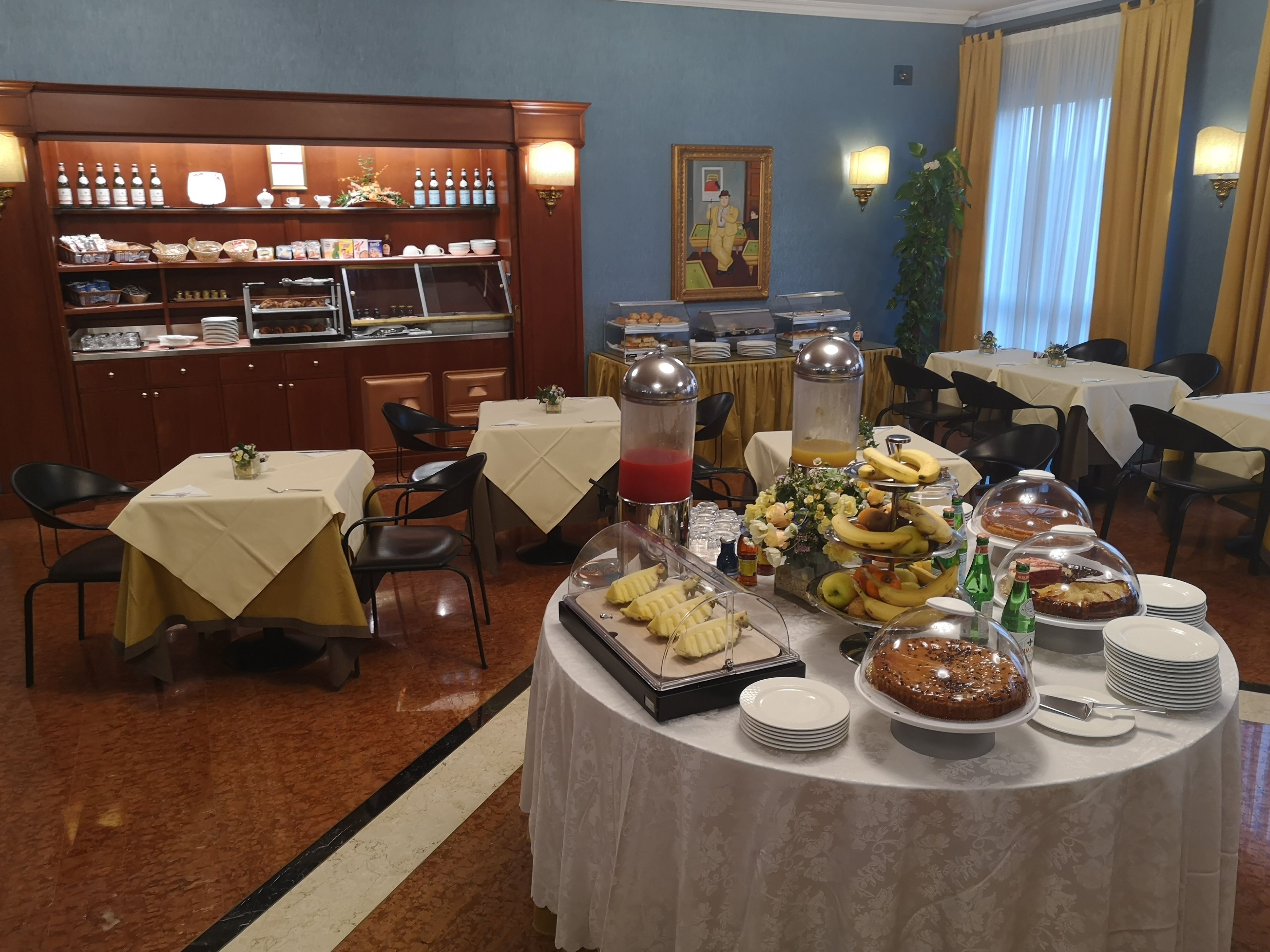 daily continental breakfast (eur 8 per person)