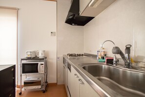 Hus, 3 soverom | Eget kjøkken | Kjøleskap, mikrobølgeovn, kokeplater og oppvaskmaskin
