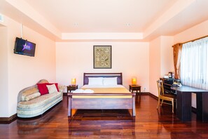 4 Bedrooms Pool Villa | 책상, 간이 침대, 무료 WiFi