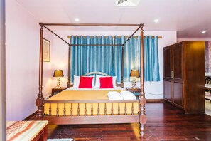 4 Bedrooms Pool Villa | 책상, 간이 침대, 무료 WiFi