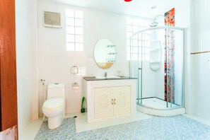 5 Bedrooms Pool Villa | Bathroom | Separate bathtub and shower, deep-soaking bathtub, free toiletries - Pailin Villa Phuket (Chalong)