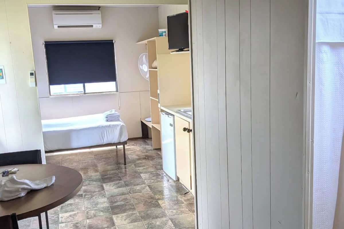 經濟開放式客房 | 免費 Wi-Fi、床單