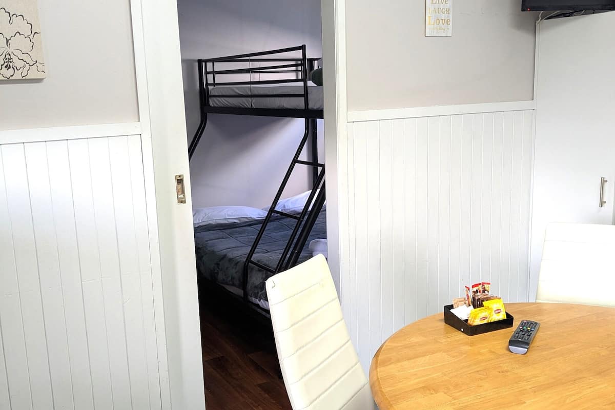 Standard 2 Bedroom Cabin | 2 Schlafzimmer, kostenloses WLAN, Bettwäsche