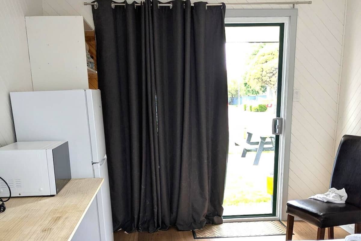 Economy Motel Room | 免費 Wi-Fi、床單