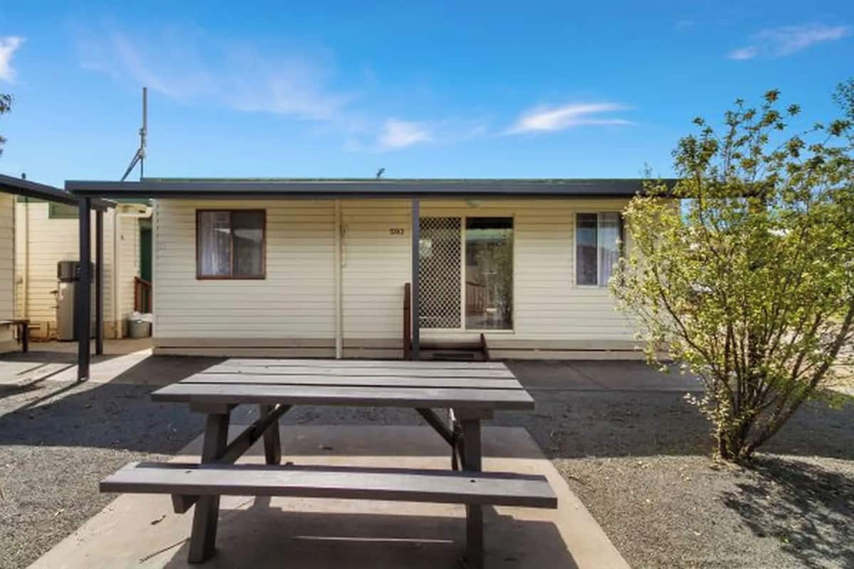 Standard 3 Bedroom Cabin | 露台/庭院