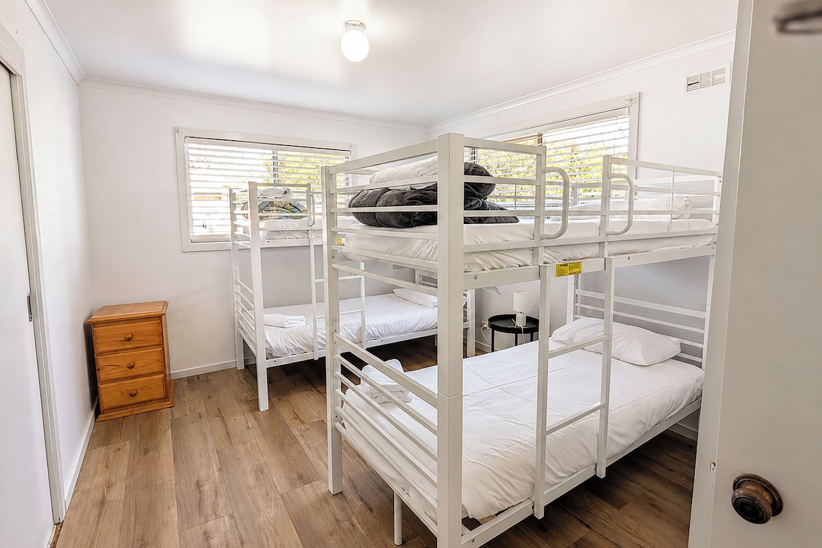Standard 2 Bedroom Cabin | Desk, WiFi (free), bed sheets