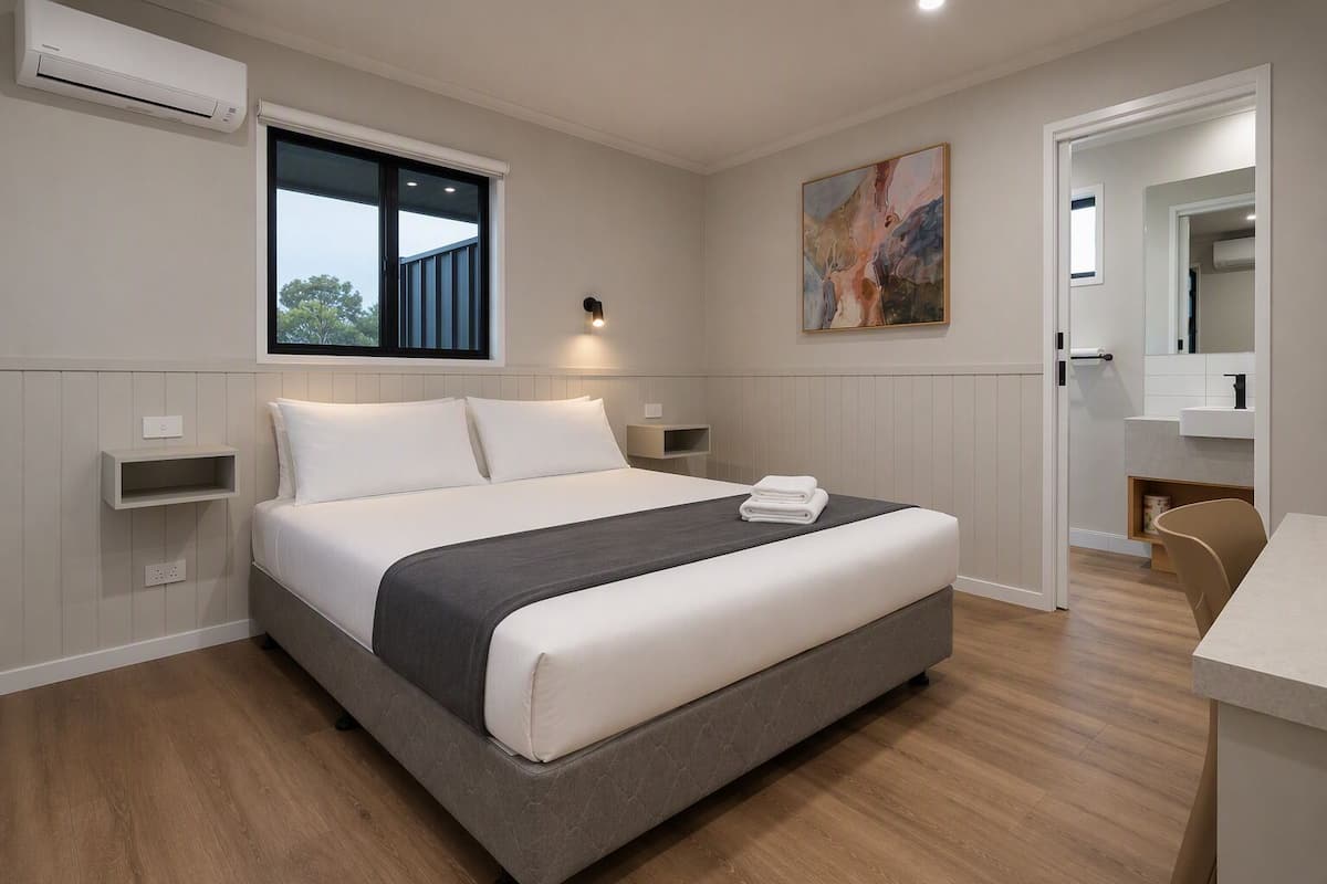 Superior Motel Room | Escritorio, wifi gratis y ropa de cama