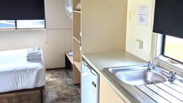 Studio Ekonomi | 2 kamar tidur, Wi-Fi gratis, dan seprai linen