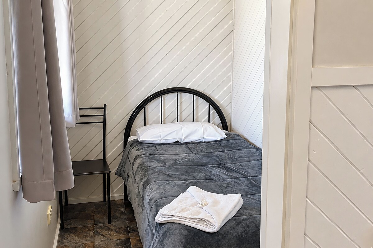 Standard 3 Bedroom Cabin | Desk, WiFi (free), bed sheets