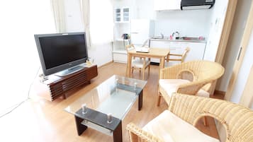 Room (PK-703) | Living area | Flat-screen TV