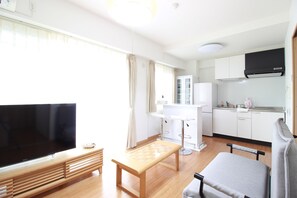 Kamar (PK-803) | Area keluarga | TV layar datar