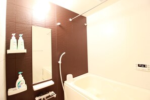 Combined shower/tub, free toiletries, hair dryer, slippers