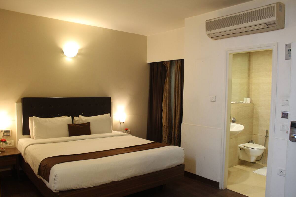 In-room safe, rollaway beds, free WiFi