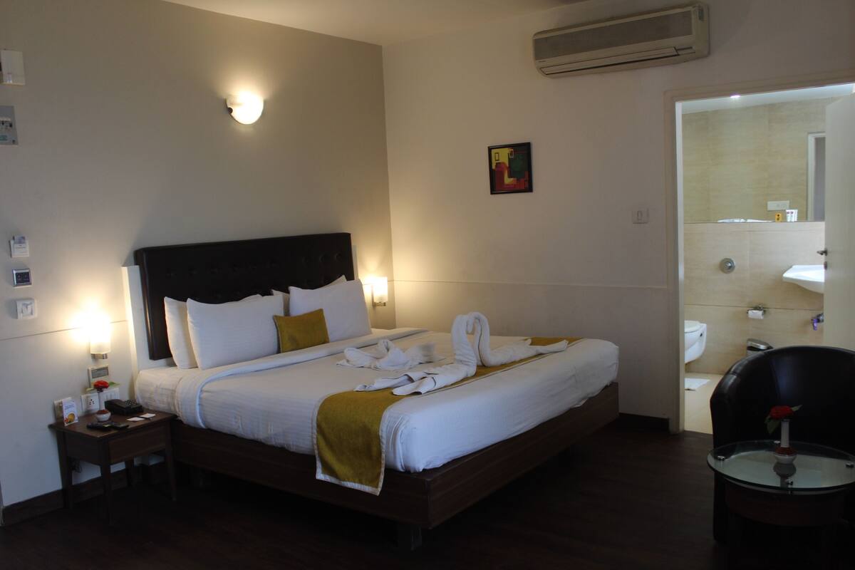 In-room safe, rollaway beds, free WiFi