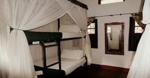 책상, 무료 WiFi, 침대 시트