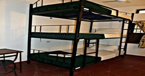 Desk, free WiFi, bed sheets - Kilimanjaro Backpackers Hotel - Backpacker (Moshi)