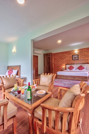 Perhesviitti | Ruokailu omassa huoneessa