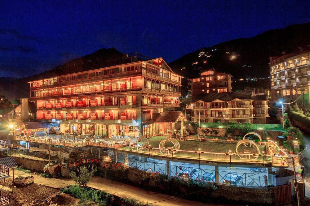 Snow Flakes Resort And Spa Centrally Heated Luxury Resort