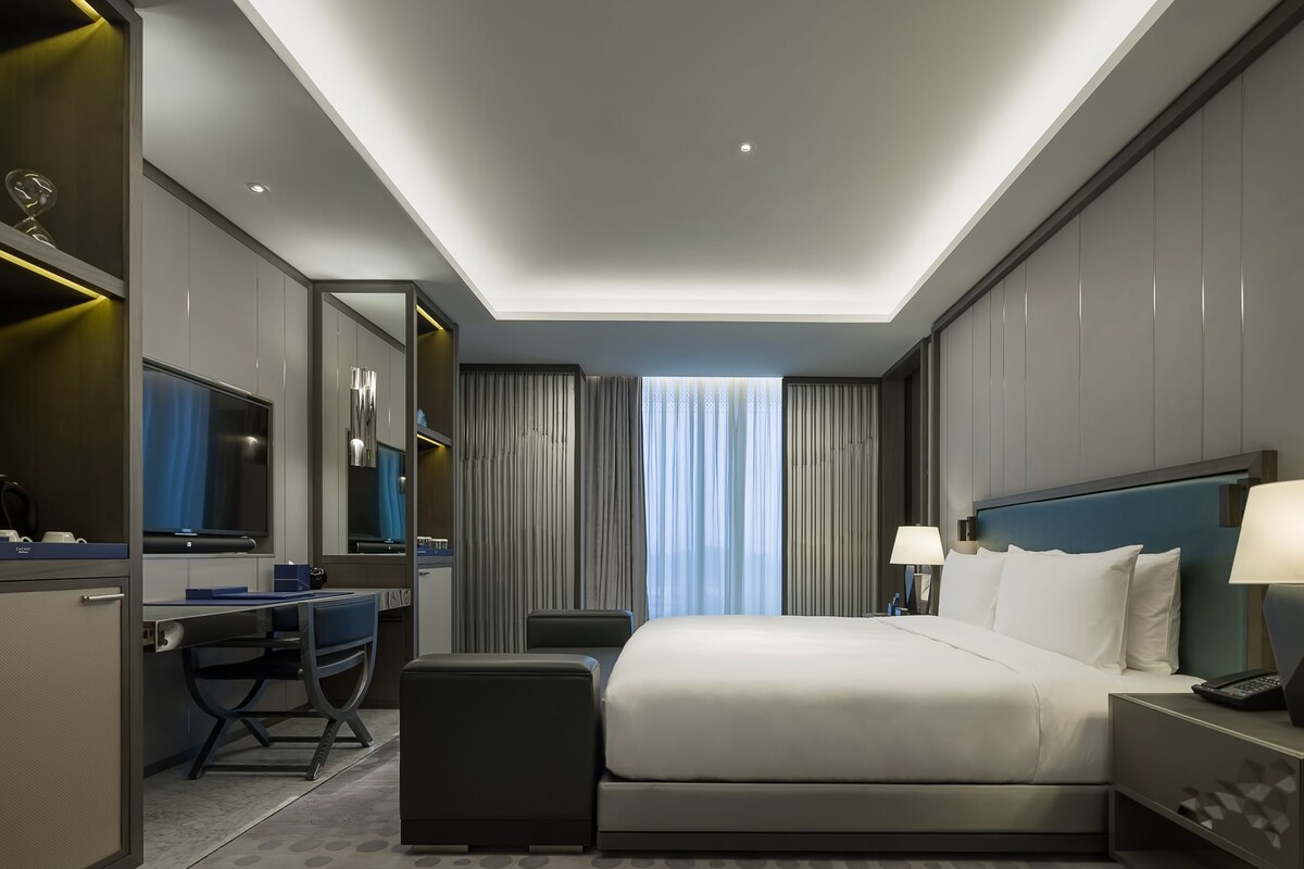 Suite | Sengetøy av topp kvalitet, minibar, safe på rommet og skrivebord