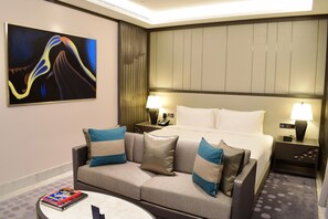 Luxe beddengoed, een minibar, een kluis op de kamer, een bureau