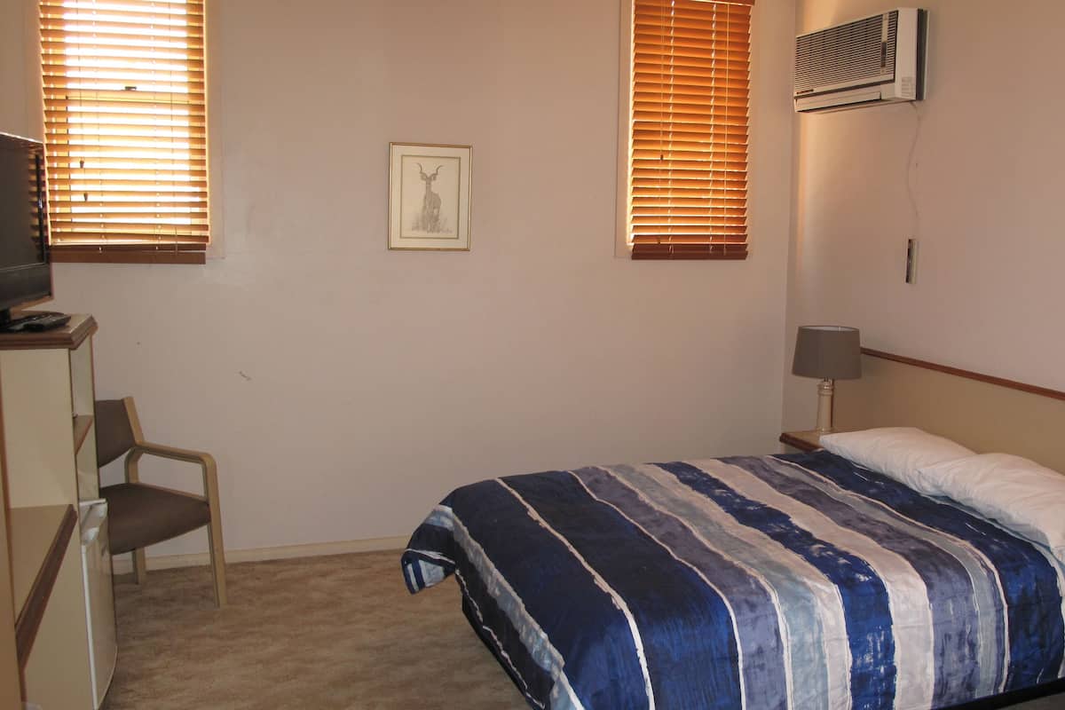 Basic Double Room | Bed sheets