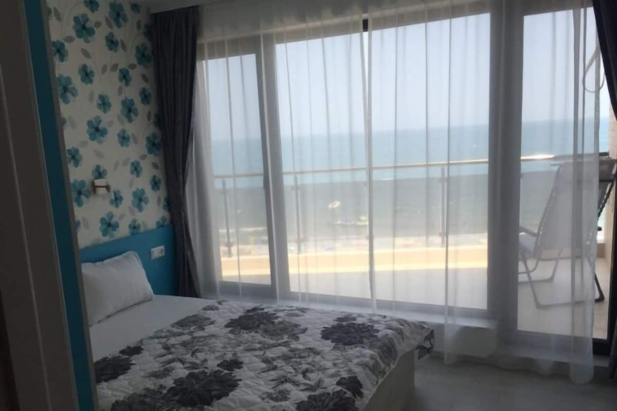 Luxury Apartment, 1 Bedroom, Sea View | 1 bedroom, desk, blackout drapes, soundproofing