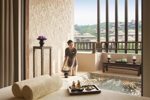 Body treatments, body scrubs, facials, massage/treatment rooms, massages