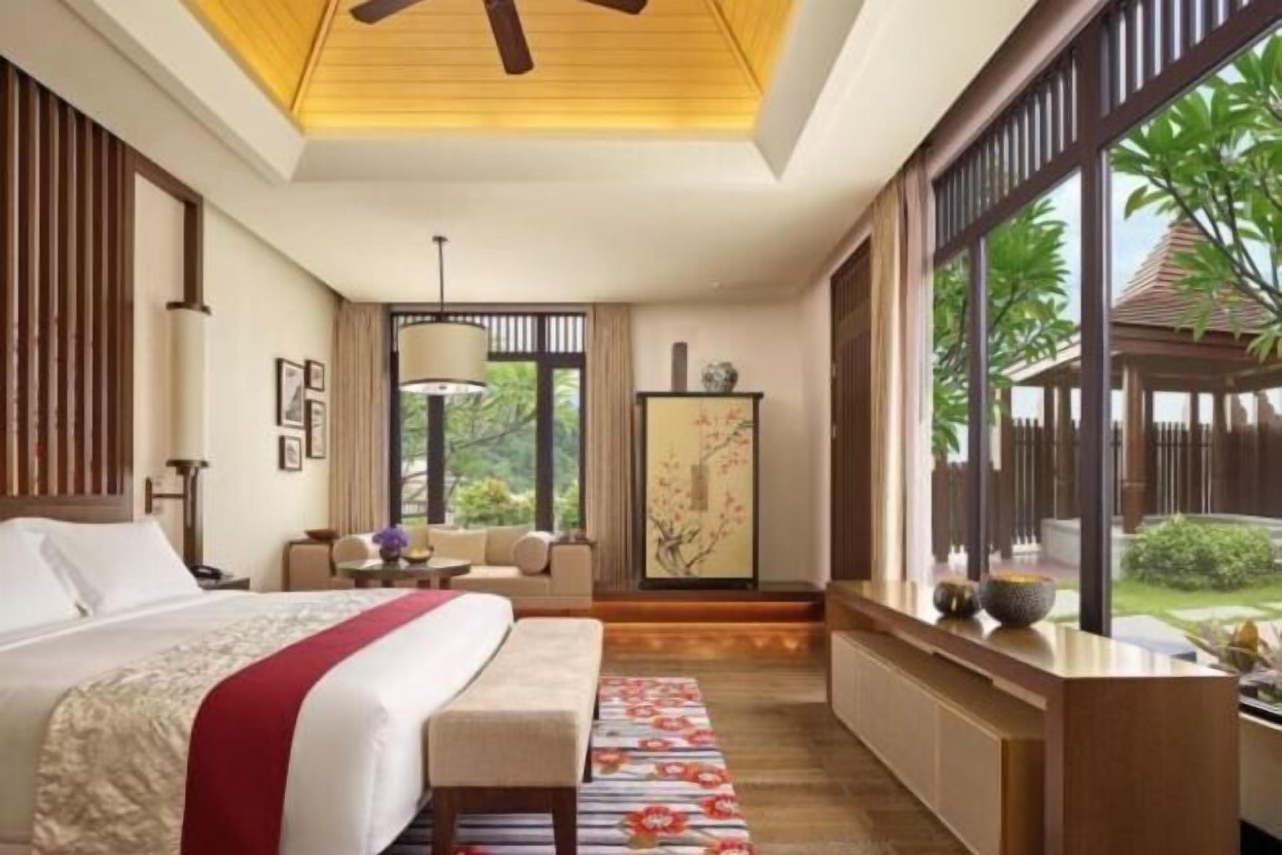 Premium bedding, minibar, in-room safe, desk