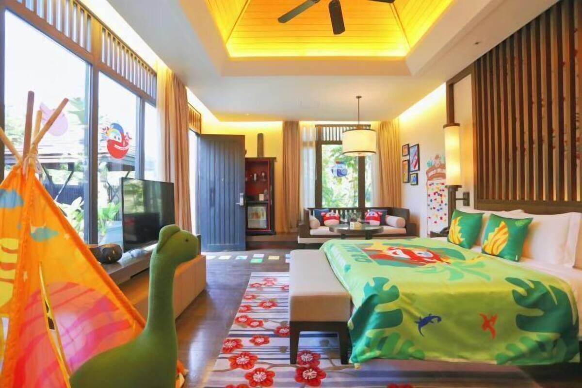 Premium bedding, minibar, in-room safe, desk