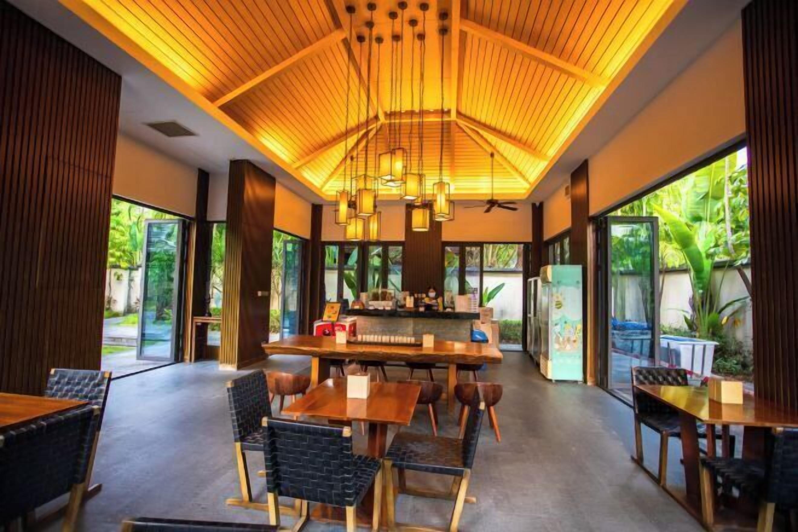 2 nhà hàng, phục vụ bữa sáng, bữa trưa, bữa tối, món Hoa 