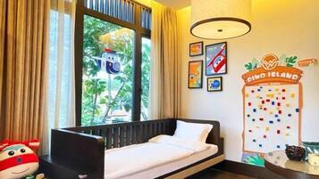 Premium bedding, minibar, in-room safe, desk