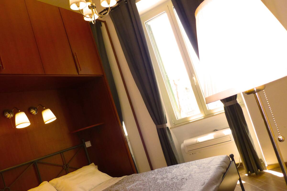 Chambre Junior (Nerone) | Literie de qualité supérieure, bureau, rideaux occultants