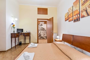 Habitació Deluxe (Augusto) | Roba de llit d'alta qualitat, escriptori i cortines opaques 