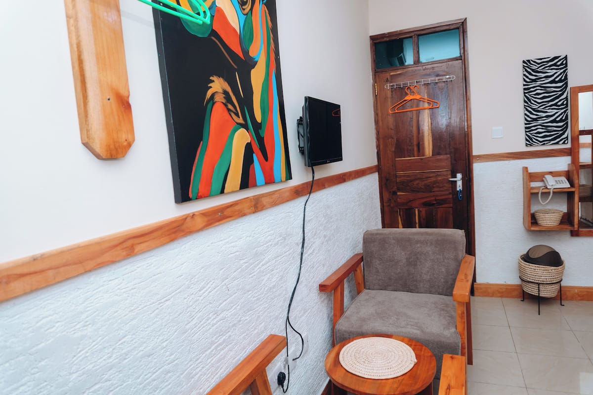 Habitación Deluxe con 2 camas individuales | Minibar, caja de seguridad en la habitación y escritorio 