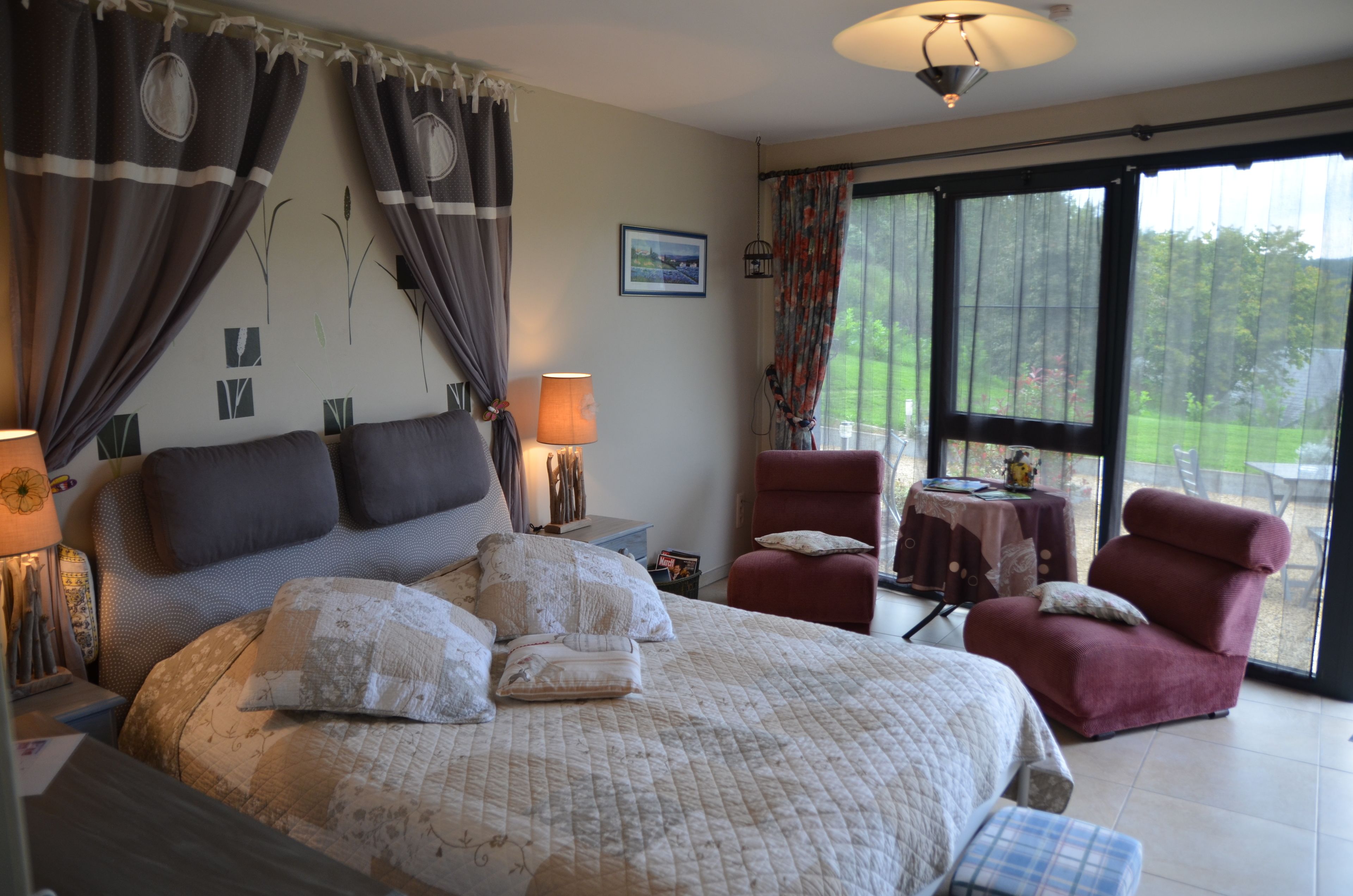 1 chambre, minibar, ameublement personnalisé, bureau