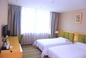 Standard Twin Room | Desk, blackout curtains, free WiFi