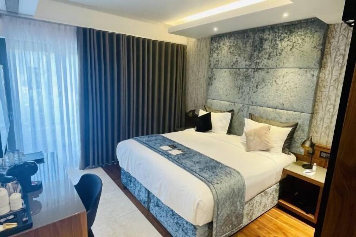 Premium bedding, minibar, in-room safe, desk